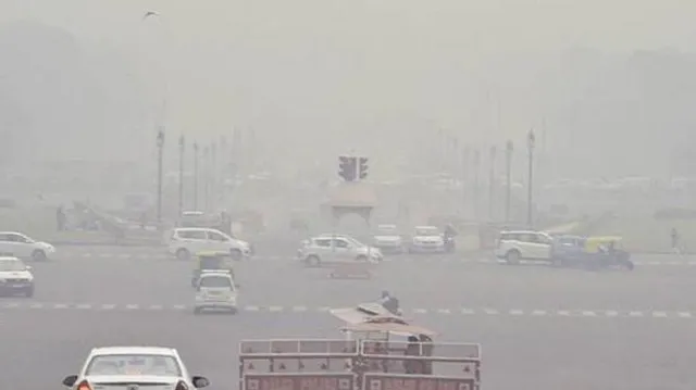 ରାଜଧାନୀ ଦିଲ୍ଲୀରେ ଶୀତ ସାଙ୍ଗକୁ ଦାଉ ସାଜୁଛି ପ୍ରଦୂଷଣ ! ଘରୁ ନବାହାରିବା ପାଇଁ କରାଯାଉଛି ସଚେତନ ।