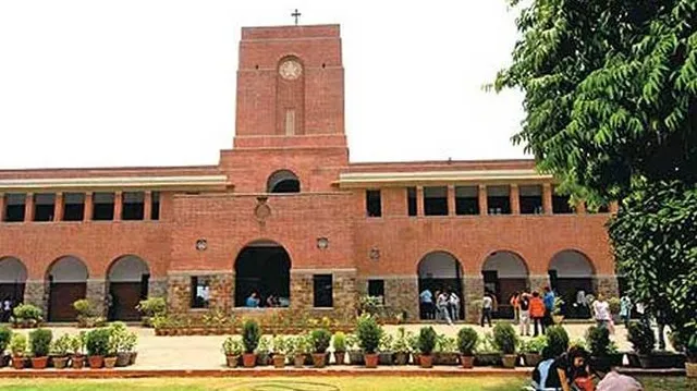 ଦେଶର ୪ ସାମ୍ବିଧାନିକ ଅନୁଷ୍ଠାନର ମୁଖ୍ୟ ଗୋଟିଏ କଲେଜର ଇତିହାସ ବିଭାଗର ଛାତ୍ର