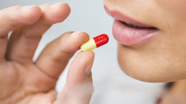 କ୍ୟାପସୁଲ ସହିତ ଯେଉଁ ଆବରଣ ଖାଆନ୍ତି; ପେଟକୁ ଗଲେ ତାହାର କ’ଣ ହୁଏ, ଜାଣିଛନ୍ତି କି?