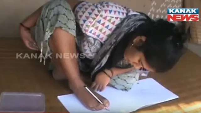 ପ୍ରତିଭା ଆଗରେ ହାର ମାନିଛି ଶାରିରୀକ ଅକ୍ଷମତା ! ଦିବ୍ୟାଙ୍ଗ ହୋଇ ବି ଖୁବ ସୁନ୍ଦର ଚିତ୍ର ଆଙ୍କିପାରନ୍ତି ବାଲେଶ୍ୱର କୁସିଦା ଗାଁର ନିଳିମା ସିଂ