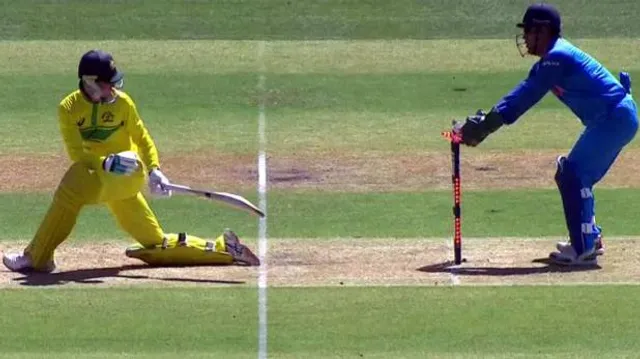 ୱିକେଟ୍ ପଛରେ ଧୋନୀଙ୍କ କରିସ୍ମା ! ବିଜୁଳୀ ବେଗରେ କଙ୍ଗାରୁ ଖେଳାଳୀଙ୍କୁ କଲେ ଆଉଟ୍, ଦେଖନ୍ତୁ ଭିଡିଓ । 