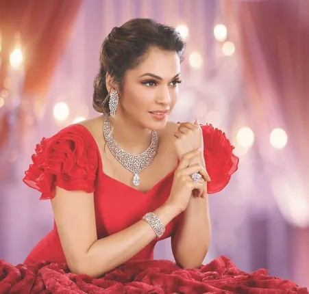 ବିଜେପିରେ ସାମିଲ ହେଲେ ବଲିଉଡ ଅଭିନେତ୍ରୀ ଇଶା କୋପିକର ! ନୀତିନ ଗଡକରୀଙ୍କ ଉପସ୍ଥିତିରେ ଦଳରେ ହେଲେ ସାମିଲ