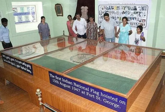 ସ୍ୱାଧୀନ ଭାରତର ଏକମାତ୍ର ପତାକା, ଯାହା ଏବେ ସୁଦ୍ଧା ରହିଛି ସଂପୂର୍ଣ୍ଣ ସୁରକ୍ଷିତ । ଜାଣନ୍ତୁ କେଉଁଠି ଓ କିଭଳି ରହିଛି ୧୯୪୭ ମସିହାର ତ୍ରିରଙ୍ଗା