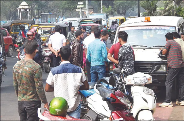 ଦୁଃଖ ବଢ଼ାଉଛି ବ୍ୟାରିକେଡ୍: ସମସ୍ୟାର ସମାଧାନ ନକରି ବ୍ୟାରିକେଡ୍ କରିଚାଲିଛି ପୁଲିସ୍