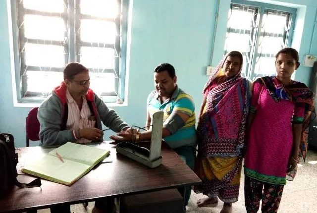 ଗ୍ରାମାଞ୍ଚଳର ବିପର୍ଯ୍ୟସ୍ତ ସ୍ୱାସ୍ଥ୍ୟସେବା !  ଏମବିବିଏସ୍ ଡାକ୍ତର ବଦଳରେ ଦଶମ ଫେଲ୍ ଆଟେଣ୍ଡାଣ୍ଟ କରୁଛନ୍ତି ରୋଗୀ ଚିକିତ୍ସା