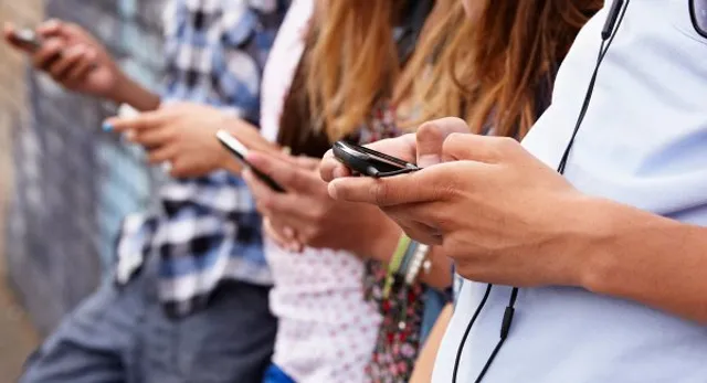 ମାଆ-ବାପାଙ୍କ କଲ୍, ମିସ୍ କଲ୍ ଦେଖିବା ପରେ ବି ତାଙ୍କୁ ଅଣଦେଖା କରୁଛନ୍ତି, ତେବେ ହୋଇଯାଆନ୍ତୁ ସାବଧାନ । ଆପଣଙ୍କ ଫୋନ୍ ହୋଇଯିବ ବନ୍ଦ !