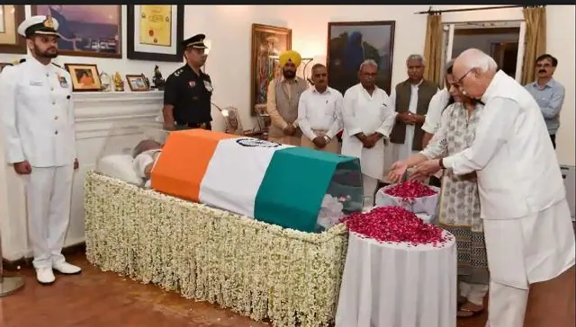 କାହିଁକି ପାର୍ଥିବ ଶରୀରରେ ଘୋଡାଯାଏ ତ୍ରିରଙ୍ଗା ! ଅନ୍ତିମ ସଂସ୍କାର ସମୟରେ ଏହି ତ୍ରିରଙ୍ଗା ପତାକାର କ’ଣ କରାଯାଏ ? ଜାଣିଛନ୍ତି କି? 