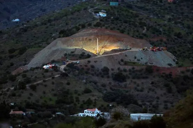 ୭ ଦିନ ହେବ ୨୫୦ ଫୁଟର ଗଭୀର ଗାତରେ ଜୀବନ ସଂର୍ଘଷ କରୁଛି ୨ ବର୍ଷର କୁନି ଶିଶୁ । ପୂରା ବିଶ୍ୱର ଲୋକ ଭଗବାନଙ୍କ ନିକଟରେ କରୁଛନ୍ତି ପ୍ରାର୍ଥନା