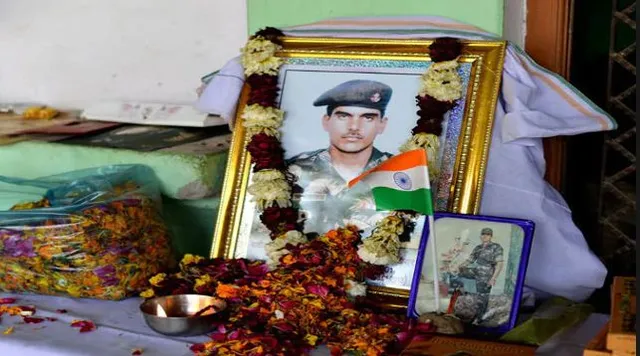 ଦେଶ ପାଇଁ ସ୍ୱାମୀଙ୍କ ଗଲା ଜୀବନ, ସହିଦ୍ ସ୍ୱାମୀଙ୍କ ନାଁରେ ନେତା କଲେ ରାଜନୀତି କିନ୍ତୁ ପତ୍ନୀ ଏବଂ ପରିବାରକୁ ମିଳିଲାନି କୌଣସି ସହାୟତା !