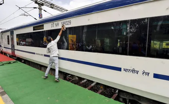 ବନ୍ଦେ ଭାରତ ଏକ୍ସପ୍ରେସର ଟିକେଟ୍ ମୂଲ୍ୟର ହେଲା ଖୁଲାସା : ଜାଣନ୍ତୁ କେଉଁ ସ୍ଥାନ ପାଇଁ କେତେ ଭଡା