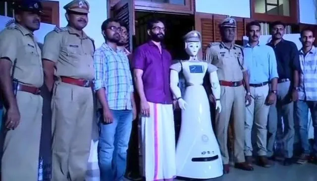 ପୋଲିସର କାମ କରିବ ରୋବଟ୍ ! ଥାନାରେ ରହି ଲୋକଙ୍କ ଉପରେ ନଜର ରଖିବା ସହ ଦେବ ପ୍ରଶ୍ନର ଉତ୍ତର