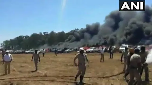 ଏରୋ ଇଣ୍ଡିଆ ଶୋ’ ୨୦୧୯ ପାର୍କିଙ୍ଗ୍ କ୍ଷେତ୍ରରେ ଲାଗିଲା ଭୀଷଣ ନିଆଁ ! ହୁତ୍ ହୁତ୍ ହୋଇ ଜଳିଲା କାର୍ ।