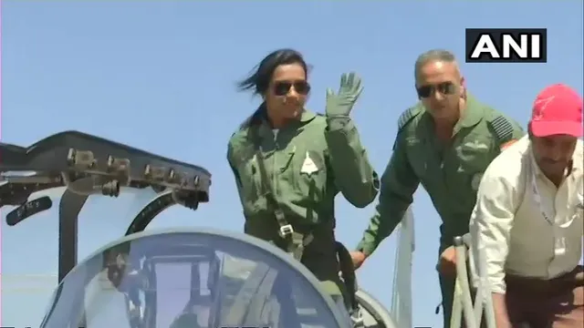 ଆକାଶରେ ଉଡିଲେ ସିନ୍ଧୁ: ତେଜସ୍ ବିମାନରେ ବ୍ୟାଡମିଂଟନ ଷ୍ଟାର ସିନ୍ଧୁ ଭରିଲେ ଉଡାଣ