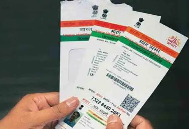 ରାସନ କାର୍ଡ ସହ ଆଧାର ସଂଯୋଗରୁ ବାଦ ପଡିଲେ ୧୮ ଲକ୍ଷ ହିତାଧିକାରୀ । ରାଜ୍ୟର ୩ କୋଟି ୭ ଲକ୍ଷରୁ ଅଧିକ ହିତାଧିକାରୀଙ୍କ ହୋଇଛି ଆଧାର ଲିଙ୍କ