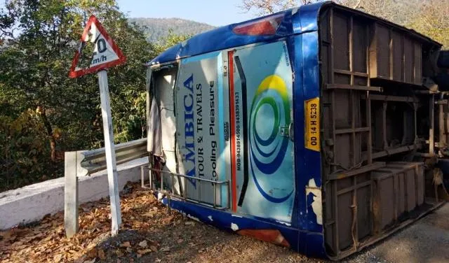 ଓଲଟିଲା ବରଯାତ୍ରୀ ବସ୍ ! ୪୦ରୁ ଉର୍ଦ୍ଧ୍ୱ ବ୍ୟକ୍ତି ଆହତ