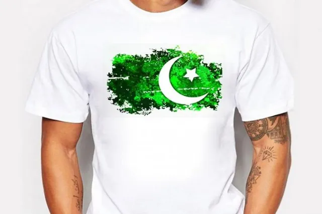 ପାକିସ୍ତାନର ପତାକା ପିନ୍ଧି ସୋସିଆଲ୍ ମିଡିଆରେ ୧୧ ଜଣ ଯୁବକ ଛାଡିଥିଲେ ଫଟୋ ! ଦେଶଦ୍ରୋହି କହି ଛେଚିଲେ ଲୋକ,ଗିରଫ କଲା ପୋଲିସ୍ ।