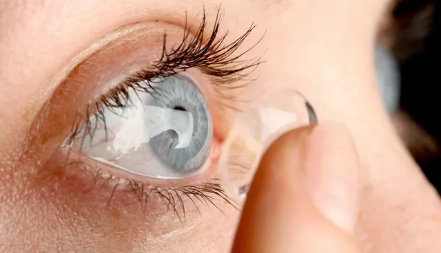 ଶୋଇବାବେଳେ କଣ୍ଟାକ୍ଟ ଲେନ୍ସର ବ୍ୟବହାର କରୁଛନ୍ତି କି ? ତେବେ ହୋଇଯାଆନ୍ତୁ ସାବଧାନ । ଆଖି ଉପରେ ପଡିବ ଏହି ପ୍ରଭାବ