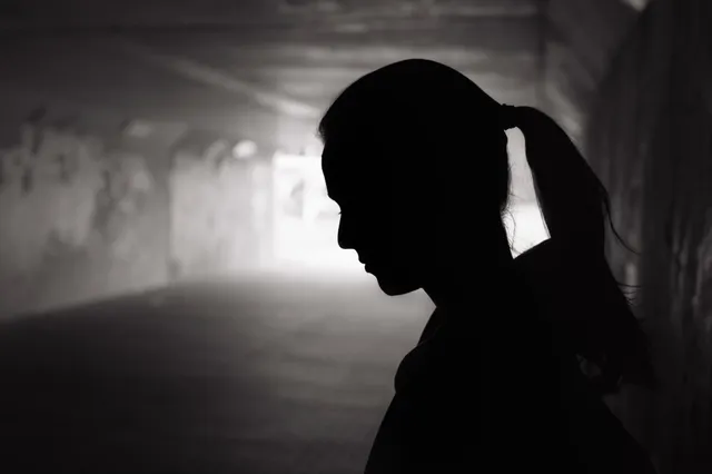 ମହିଳାଙ୍କ ଝୁଲନ୍ତା ମୃତଦେହ ଉଦ୍ଧାର : ବେକରେ ଶାଢି ଲଗାଇ ଆତ୍ମହତ୍ୟା କରିଥିବା ସନ୍ଦେହ