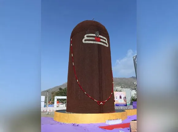 ବିଶ୍ୱର ସବୁଠୁ ଉଚ୍ଚତମ ଶିବଲିଙ୍ଗ! ୫୧ ଲକ୍ଷ ରୁଦ୍ରାକ୍ଷରେ ନିର୍ମିତ ହେଲା ୫୧ ଫୁଟର ଶିବଲିଙ୍ଗ