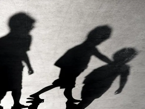 ସାମାନ୍ୟ ବିସ୍କୁଟ୍ ପାଇଁ ଗଲା ଜୀବନ ! ସପ୍ତମ ଶ୍ରେଣୀର ଛାତ୍ରକୁ ପିଟି ପିଟି ହତ୍ୟା କଲେ ବରିଷ୍ଠ ଛାତ୍ର ।