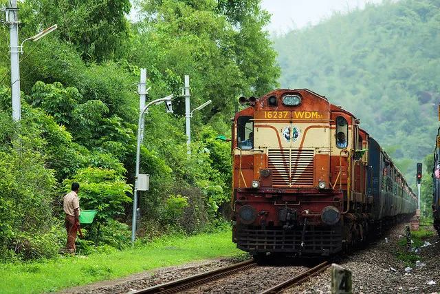 ଓଡିଆ ଭାଷାରେ ଆଜିଠୁ ମିଳିବ ଅଣସଂରକ୍ଷିତ ଟ୍ରେନ ଟିକେଟ୍