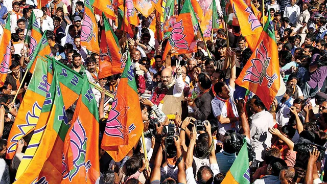 ନାମାଙ୍କନ ଭରିଲେ ଅମିତ ଶାହା ! ଆଡଭାନୀଙ୍କ ଗଡରେ ଲଢେଇ ଆଗରୁ କଲେ ଶକ୍ତି ପ୍ରଦର୍ଶନ, ବିଶାଳ ରାଲିରେ ଗଲେ ୪ କିଲୋମିଟର ।