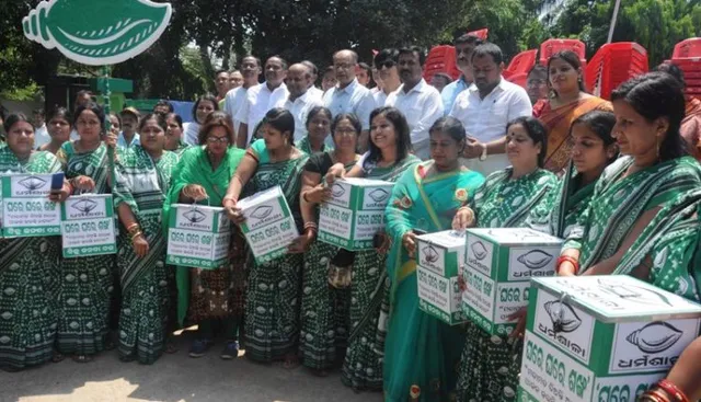 ‘ଘରେ ଘରେ ଶଙ୍ଖ, ମତାମତ ଦିଅନ୍ତି ଆପଣ-ପାଳନ କରନ୍ତି ନବୀନ’ : ବିଜେଡି ରାଜ୍ୟ କାର୍ଯ୍ୟାଳୟରେ ଧର୍ମଶାଳା ନିର୍ବାଚନ ମଣ୍ଡଳୀର ମତାମତ ବାକ୍ସ