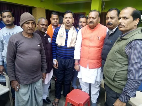 ପୁଲୱାମା ଆକ୍ରମଣରେ ଗମ୍ଭୀର ଭାବରେ ଆଘାତ ପାଇଥିଲେ ଏହି ଯବାନ! ଘର ଲୋକଙ୍କୁ କହିଥିଲେ ମିଛ , ଟିଭିରେ ଦେଖି ପୁଅ ଆଘାତ ପାଇଥିବା କଥା ଜାଣିଲେ ବାପା ।