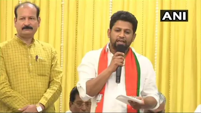 ନିର୍ବାଚନ ଆଗରୁ କଂଗ୍ରେସକୁ ଶକ୍ତ ଝଟକା । ଦଳ ଛାଡି ବିଜେପିରେ ମିଶିଲେ ରାଧାକ୍ରିଷ୍ଣା ଭିକେ ପାଟିଲଙ୍କ ପୁଅ ସୁଜୟ ଭିକେ ପାଟିଲ୍