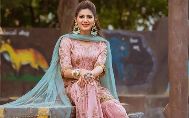 ଲୋକପ୍ରିୟ ଡ୍ୟାନସର ସପନା ଚୌଧୁରୀଙ୍କ ୟୁ ଟର୍ଣ୍ଣ ! କଂଗ୍ରେସରେ ଯୋଗ ଦେବା ଖବରକୁ କଲେ ଖଣ୍ଡନ, ରାଜନୀତିରେ ରଖିବେନି ପାଦ ।