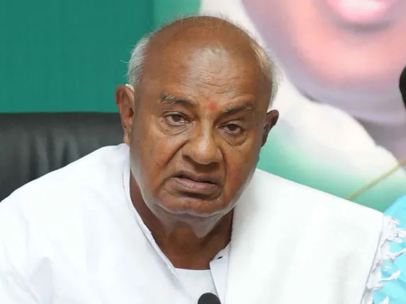 ଦେବଗୌଡାଙ୍କ ଉପରେ ପୁଣି ବଂଶବାଦ ରାଜନୀତିର ଅପବାଦ : ବଂଶବାଦ ରାଜନୀତିର ଅଭିଯୋଗକୁ ନେଇ କାନ୍ଦି ପକାଇଲେ ଏଚଡି ଦେବଗୌଡ଼ା, ବିଜେପି କହିଲା ଡ୍ରାମା