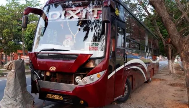 ଦଶପଲ୍ଲାରେ ଦୁର୍ଘଟଣା । ବସରେ ଧକ୍କା ହେବାରୁ ଚାଲିଗଲା ୨ ବାଇକ ଆରୋହୀଙ୍କ ଜୀବନ