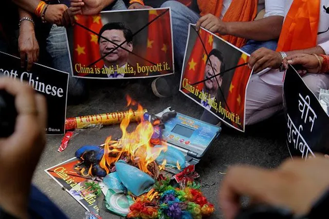 ଚୀନକୁ ମଜା ଚଖାଇବା ପାଇଁ ଅଣ୍ଟା ଭିଡିଲେ ଭାରତୀୟ ବ୍ୟବସାୟୀ ! ମାର୍ଚ୍ଚ ୧୯ ରେ ଦେଶବ୍ୟାପୀ ବ୍ୟବସାୟୀ ଜାଳିବେ ଚୀନ୍ ସାମଗ୍ରୀ ।