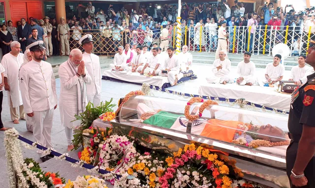 ବିଦାୟ ପାରିକର ! ରାଷ୍ଟ୍ରୀୟ ସମ୍ମାନ ସହ ମନୋହରଙ୍କ ଶେଷ ସଂସ୍କାର, ପଞ୍ଚଭୂତରେ ଲୀନ ହେଲେ ଗୋଆ ମୁଖ୍ୟମନ୍ତ୍ରୀ, ଝୁରୁଛି ସାରା ଭାରତ । 