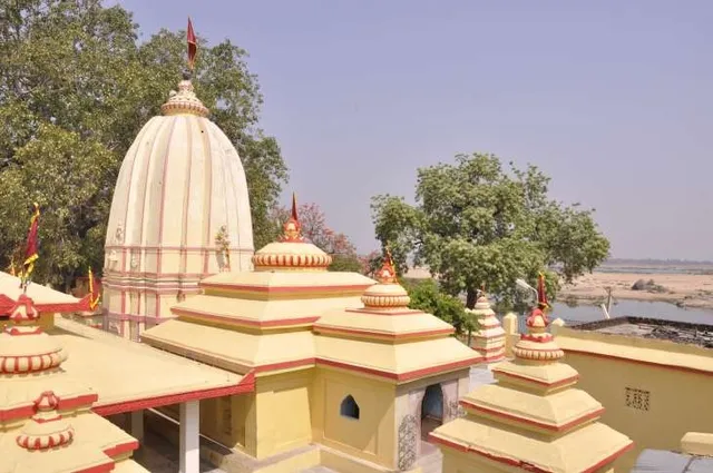 ଦୁର୍ଦ୍ଦଶାରେ ସୁବର୍ଣ୍ଣପୁର ଜିଲ୍ଲାର ୨୭ଟି ମନ୍ଦିର ! ପାଣ୍ଠି ଅଭାବରୁ ଭୋକିଲା ରହୁଛନ୍ତି ଠାକୁର, ଭୋଗ ନପାଇ ଫେରୁଛନ୍ତି ଶ୍ରଦ୍ଧାଳୁ