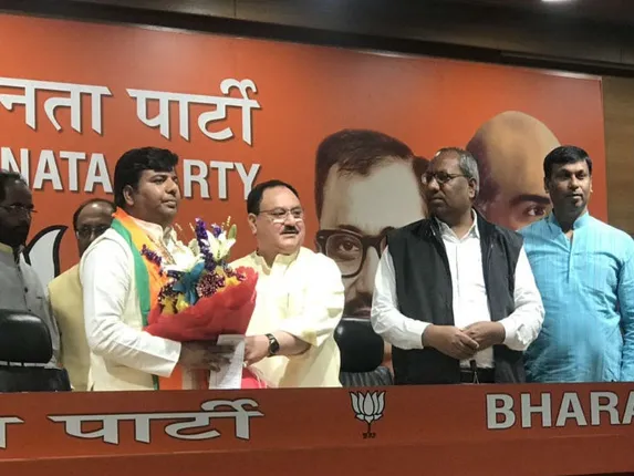 ସପା-ବସପା ଗଠବନ୍ଧନକୁ ବଡ଼ ଝଟକା ! ଏନଡିଏରେ ସାମିଲ ହେଲା ନିଷାଦ୍ ପାର୍ଟି,ଦଳ ଛାଡି ବିଜେପିରେ ସାମିଲ ହେଲେ ସାଂସଦ ପ୍ରବୀଣ ନିଷାଦ୍ ।