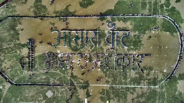 କୁଲ୍ଲୁରେ ଗଣତନ୍ତ୍ରର ମହାପର୍ବକୁ ନେଇ ଆୟୋଜନ ହେଲା ମେଗା ମାନବ ଶୃଙ୍ଖଳା ! ଲିମକା ବୁକ୍ ଅଫ୍ ରେକର୍ଡ ସ୍ଥାନ ପାଇବା ନେଇ ପ୍ରସ୍ତୁତି ।