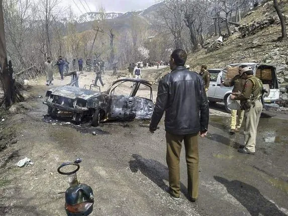 ପୁଲୱାମା ଆତଙ୍କୀ ଆକ୍ରମଣ ପରି ରଚାଯାଇଥିଲା ଷଡଯନ୍ତ୍ର ! ସେନା ଗାଡିରେ ବିସ୍ଫୋରଣ କରିବା ପାଇଁ ଫୋନରେ ମିଳିଥିଲା ନିର୍ଦ୍ଦେଶ, ସତ ମାନିଲା ଆତଙ୍କବାଦୀ ।