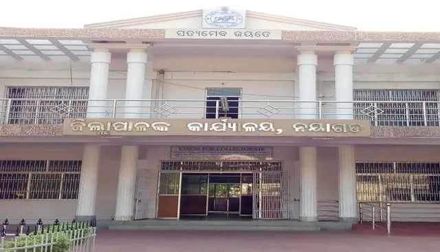 ନିର୍ବାଚନ କାର୍ଯ୍ୟରେ ଅବହେଳା ପାଇଁ ନୟାଗଡ ଜିଲ୍ଲାପାଳଙ୍କ କାର୍ଯ୍ୟାନୁଷ୍ଠାନ । ନିଲମ୍ବିତ ହେଲେ ୮ ପୋଲିଂ କର୍ମଚାରୀ ।