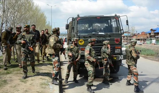 ସେନାର ଗାଡି ଗଲାବେଳେ ସାଧାରଣ ଗାଡି ଚଳାଚଳ ଉପରେ ଲାଗିଲା ରୋକ୍ ! ସୁରକ୍ଷାକର୍ମୀଙ୍କ ସୁରକ୍ଷା ପାଇଁ ସରକାର ନେଲେ ଏଭଳି ନିଷ୍ପତ୍ତି । 