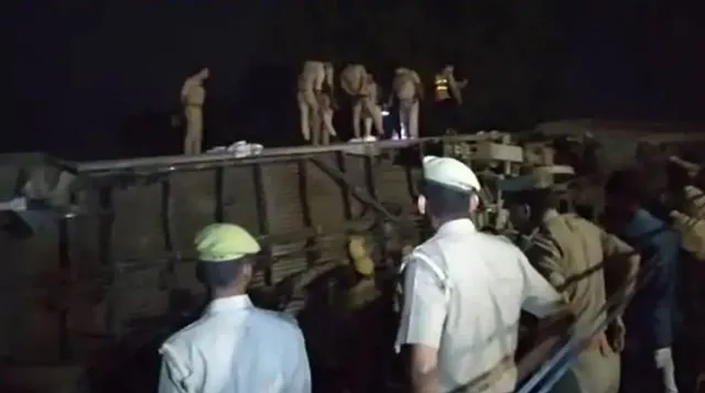 କାନପୁରରେ ଟ୍ରେନ୍ ଦୁର୍ଘଟଣା ! ପୂର୍ବା ଏକ୍ସପ୍ରେସର ୧୨ ବଗି ଲାଇନଚ୍ୟୁତ, ୨୦ ଯାତ୍ରୀ ଆହତ