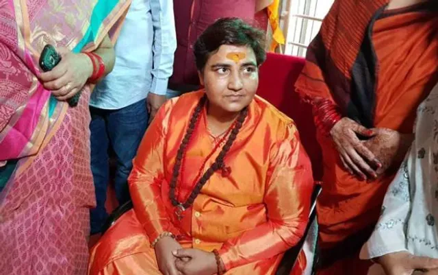 ପୁଣି ଚର୍ଚ୍ଚାରେ ସାଧ୍ୱୀ ପ୍ରଜ୍ଞା ! ଦିଗବିଜୟ ସିଂଙ୍କୁ ଆତଙ୍କବାଦୀ ସହ ତୁଳନା କଲେ ଭୋପାଳ ବିଜେପି ସାଂସଦ ପ୍ରାର୍ଥୀ