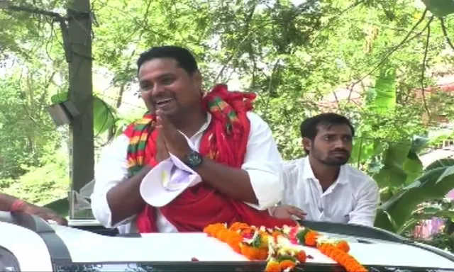 ଚତୁର୍ଥ ପର୍ଯ୍ୟାୟ ନିର୍ବାଚନ ପାଇଁ କମ୍ପୁଛି ମୈଦାନ : ଘର ଘର ବୁଲି ଭୋଟଭିକ୍ଷା କରୁଛନ୍ତି ପ୍ରାର୍ଥୀ