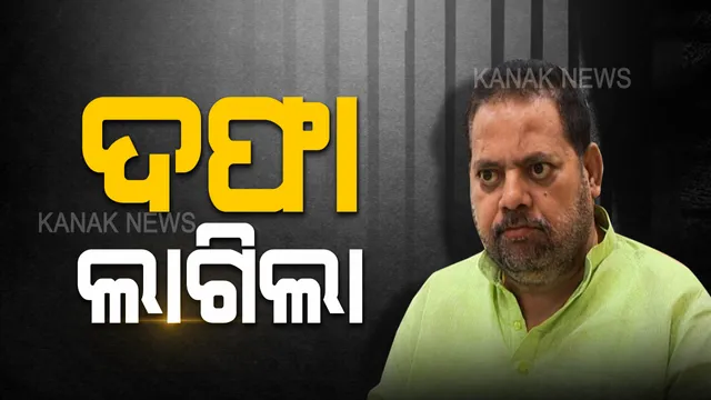 କୋର୍ଟ ପରିସରରେ ବେହୋସ ହେଲେ ମହାରଥୀ । ଫ୍ଲାଇର୍ ସ୍କ୍ୱାର୍ଡକୁ ଆକ୍ରମଣ ଘଟଣାରେ ଗିରଫ ହୋଇଛନ୍ତି ପ୍ରଦୀପ ।