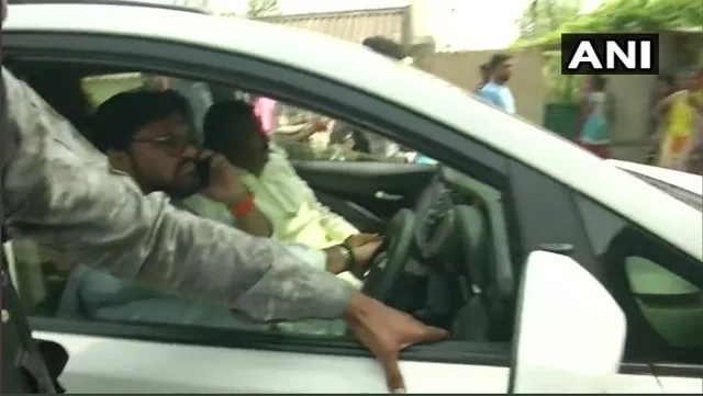 ପଶ୍ଚିମବଙ୍ଗରେ ନିର୍ବାଚନୀ ହିଂସା ! ଆସନସୋଲରେ ବିଜେପି କାର୍ଯ୍ୟକର୍ତ୍ତାଙ୍କ ଉପରେ ଲାଠିଚାର୍ଜ ,ବାବୁଲ୍ ସୁପ୍ରିୟୋଙ୍କ ହଙ୍ଗାମା