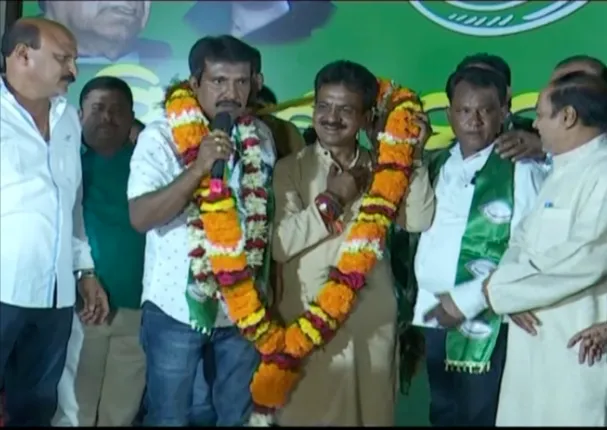 ରାଉରକେଲାରେ ବଦଳୁଛି ରାଜନୈତିକ ସମୀକରଣ । ବିଜେଡିରେ ମିଶିଲେ ଦିଲ୍ଲୀପଙ୍କ ସମର୍ଥକ