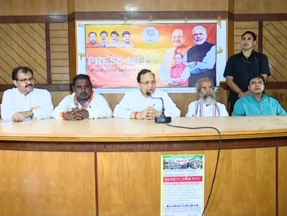 ବାଲେଶ୍ୱରରେ ଜମୁଛି ନିର୍ବାଚନୀ ପ୍ରଚାର । ଭୋଟ୍ ହାତେଇବାକୁ ଲୋଭ ଦେଖାଇଲା ବିଜେପି। ରାଜ୍ୟ ପ୍ରଭାରୀ କହିଲେ, ଦଳ କ୍ଷମତାକୁ ଆସିଲେ ବନ୍ଦ ହେବନି କୌଣସି ବି ଯୋଜନା