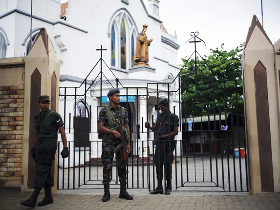 ଶ୍ରୀଲଙ୍କାର ଛାତିଥରା ବିସ୍ଫୋରଣ ପରେ ଆଜି ଥିଲା ପ୍ରଥମ ରବିବାର । ଚର୍ଚ୍ଚ ଗୁଡିକରେ ବନ୍ଦ ହେଲା ସାମୁହିକ ପ୍ରାର୍ଥନା ।