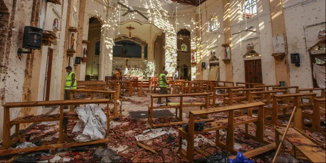 ବିଶ୍ୱ ଇତିହାସରେ ସବୁଠୁ କଳଙ୍କିତ ଫର୍ଦ୍ଦ ! ଶ୍ରୀଲଙ୍କା ସିରିଜ ବିସ୍ଫୋରଣ ମୃତ୍ୟୁ ସଂଖ୍ୟା ପାଖାପାଖି ୩ଶହ, ମୃତକଙ୍କ ମଧ୍ୟରେ ଅଛନ୍ତି ୫ଭାରତୀୟ ।