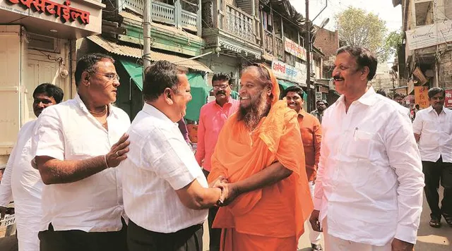 ନିର୍ବାଚନୀ ପ୍ରଚାରରେ ନିଜକୁ ଭଗବାନ କହିଲେ ବିଜେପି ପ୍ରାର୍ଥୀ ! କଂଗ୍ରେସର ବରିଷ୍ଠ ନେତା ସୁଶୀଲ କୁମାର ସିନ୍ଦେଙ୍କ ବିପକ୍ଷରେ ଲଢ଼ିବେ ନିର୍ବାଚନ